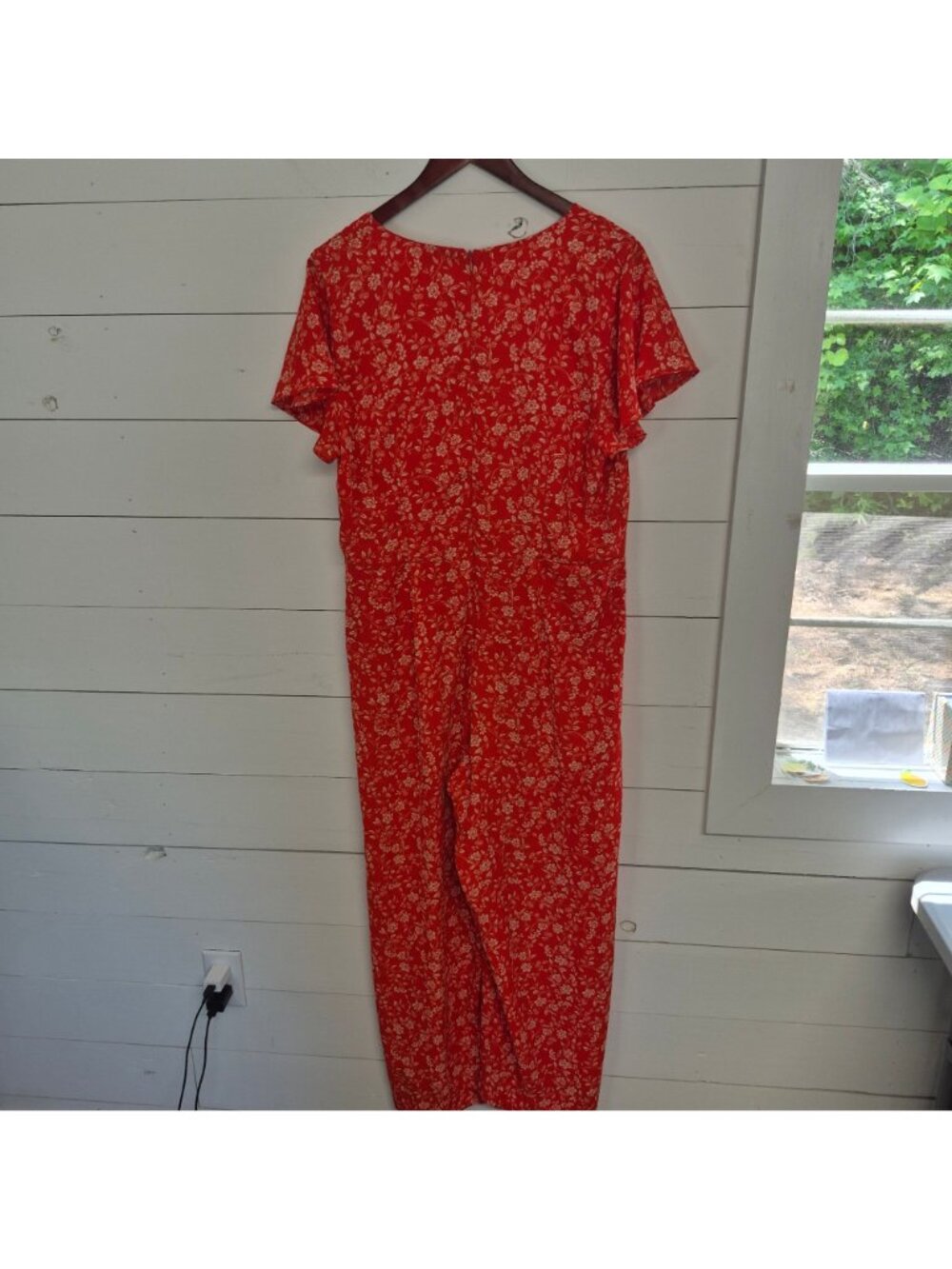 Vince Camuto Women's Red Floral Romper Size 14 Short Sleeve V-Neck Back Zip - Picture 6 of 11